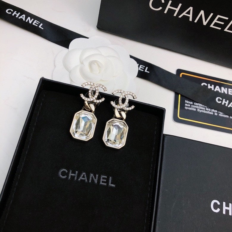 CHANEL 26S DOUBLE C LOGO CRYSTAL OCTAGON CLEAR STONE DROP EARRINGS IN GOLD METAL 6310872