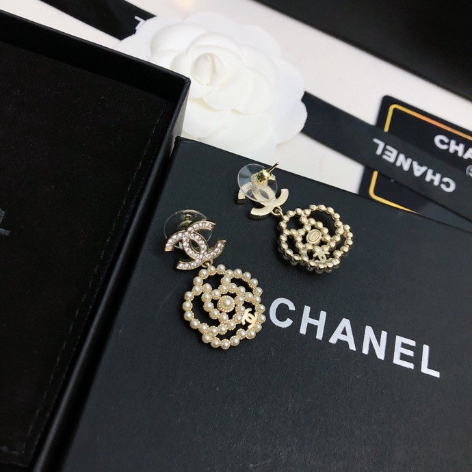 CHANEL 26S DOUBLE C LOGO PEARL HEART DROP EARRINGS WITH CRYSTAL DETAIL IN GOLD METAL 633326