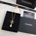 CHANEL 26S CHANEL CC LOGO CRYSTAL PEARL DROP PENDANT NECKLACE IN GOLD METAL 633316