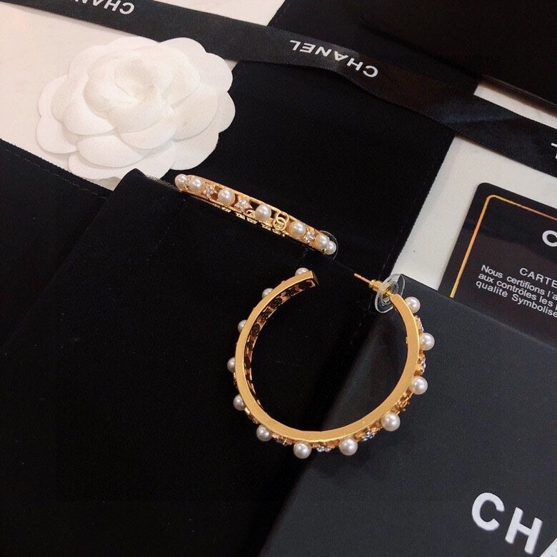 CHANEL 26S PEARL & CRYSTAL EMBELLISHED HOOP EARRINGS IN GOLD METAL 631085