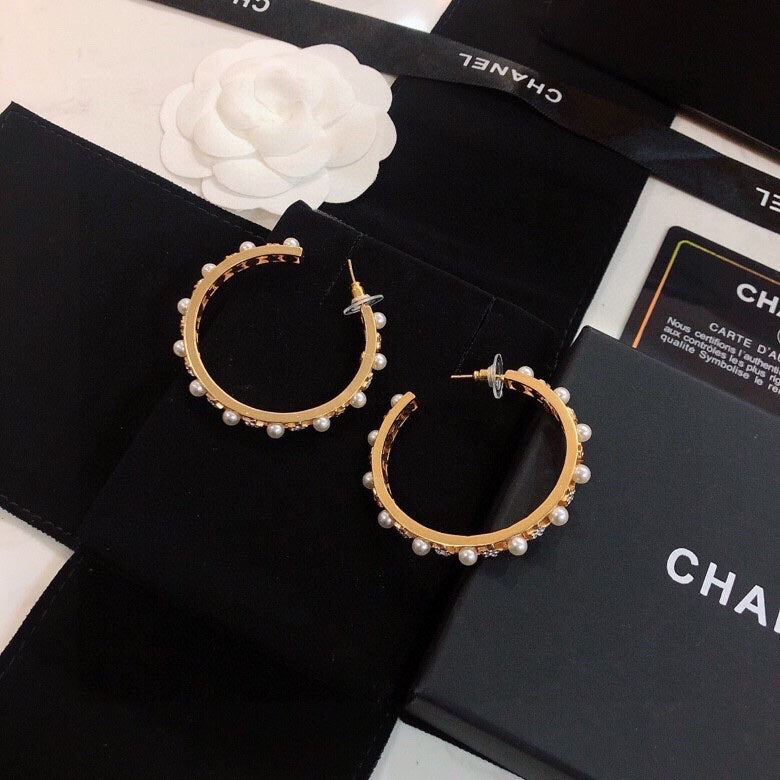 CHANEL 26S PEARL & CRYSTAL EMBELLISHED HOOP EARRINGS IN GOLD METAL 631085