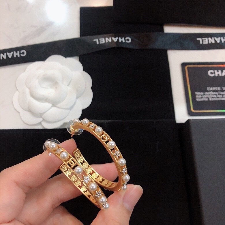 CHANEL 26S PEARL & CRYSTAL EMBELLISHED HOOP EARRINGS IN GOLD METAL 631085