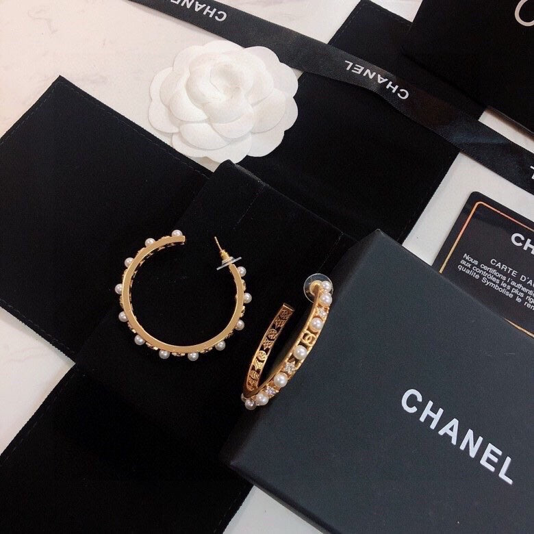 CHANEL 26S PEARL & CRYSTAL EMBELLISHED HOOP EARRINGS IN GOLD METAL 631085