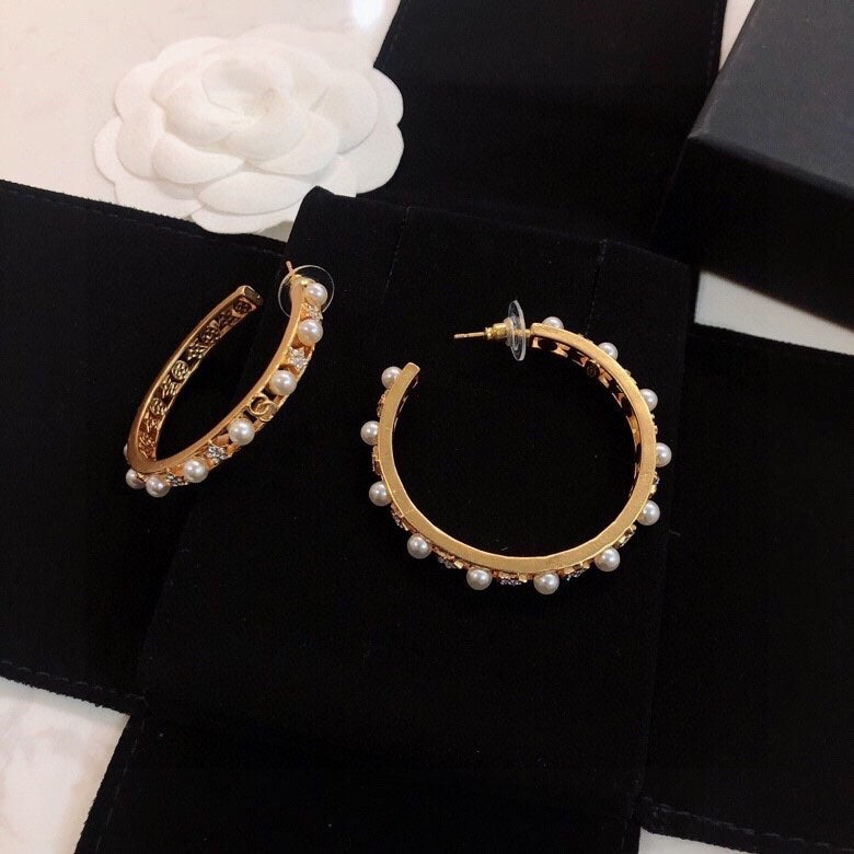 CHANEL 26S PEARL & CRYSTAL EMBELLISHED HOOP EARRINGS IN GOLD METAL 631085