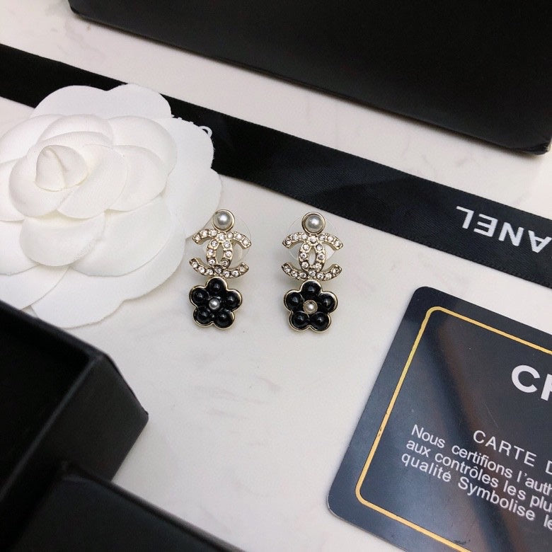 CHANEL 26S DOUBLE C LOGO CRYSTAL & BLACK FLOWER DROP EARRINGS IN GOLD METAL 633331