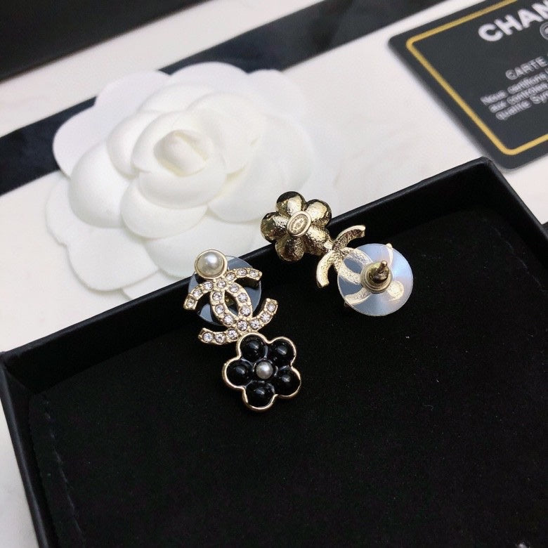 CHANEL 26S DOUBLE C LOGO CRYSTAL & BLACK FLOWER DROP EARRINGS IN GOLD METAL 633331