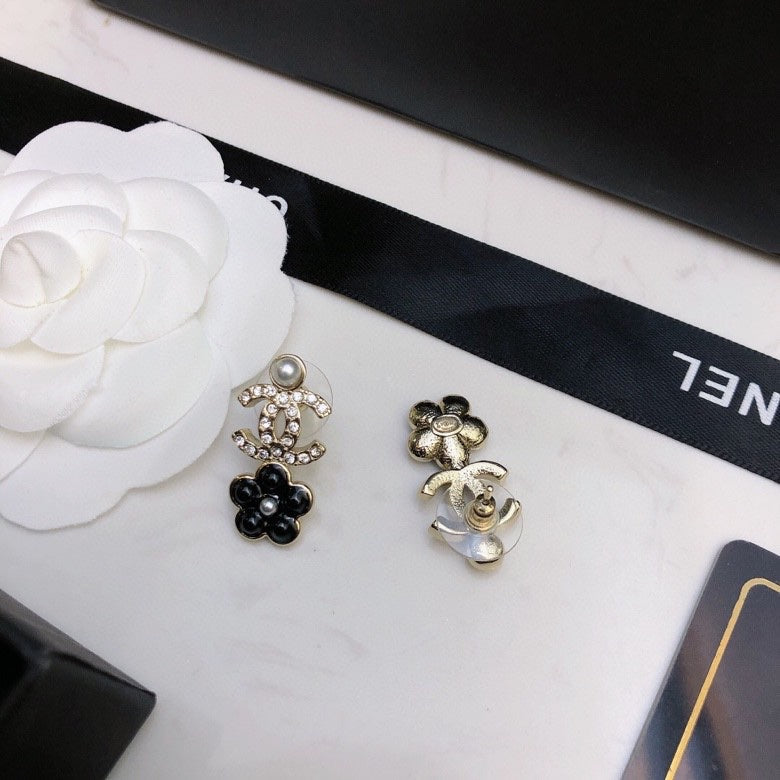 CHANEL 26S DOUBLE C LOGO CRYSTAL & BLACK FLOWER DROP EARRINGS IN GOLD METAL 633331