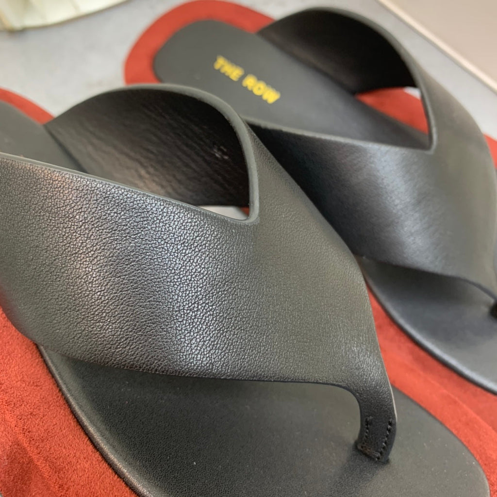 THE ROW 26S GINZA THONG SANDALS IN BLACK CALFSKIN AND BURGUNDY RED SUEDE