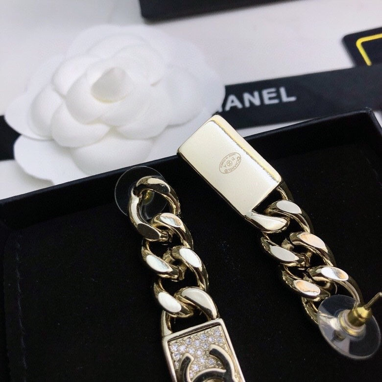 CHANEL 26S DOUBLE C LOGO CHAIN LINK RECTANGULAR PAVE CRYSTAL DROP EARRINGS IN GOLD METAL 631078