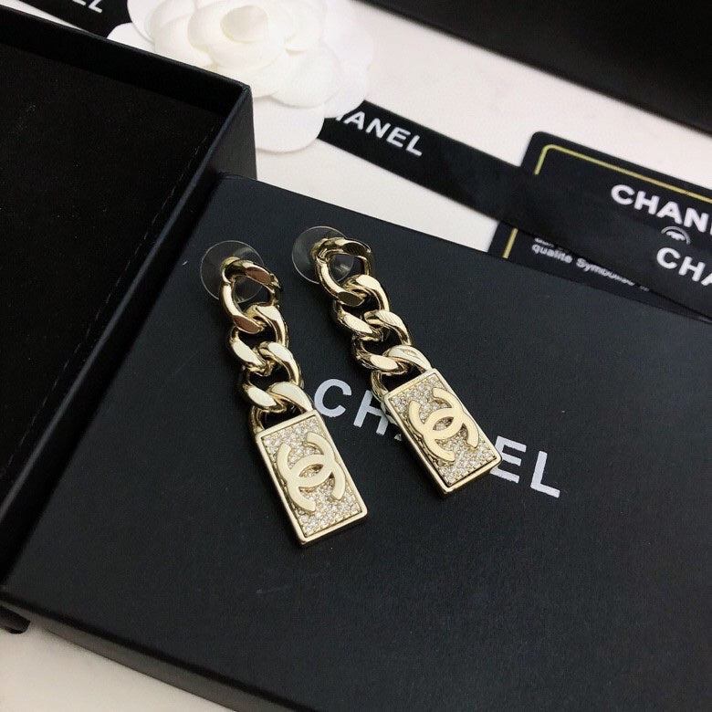 CHANEL 26S DOUBLE C LOGO CHAIN LINK RECTANGULAR PAVE CRYSTAL DROP EARRINGS IN GOLD METAL 631078