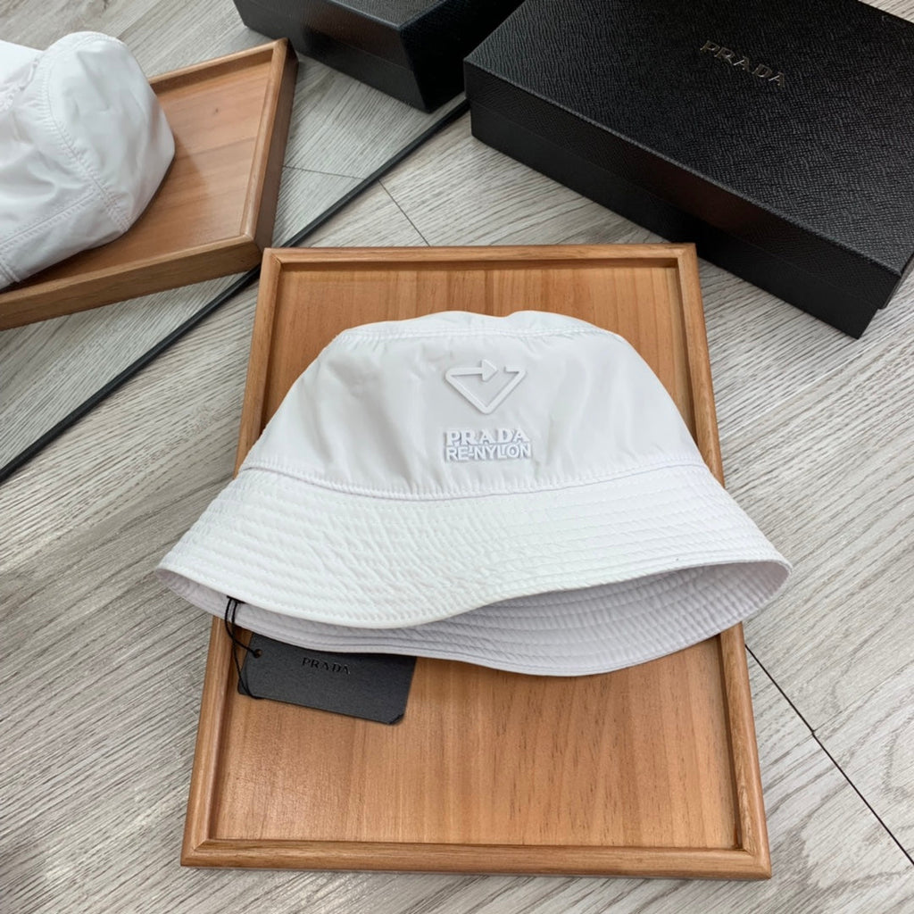 BUCKET HAT IN WHITE RE-NYLON 234104