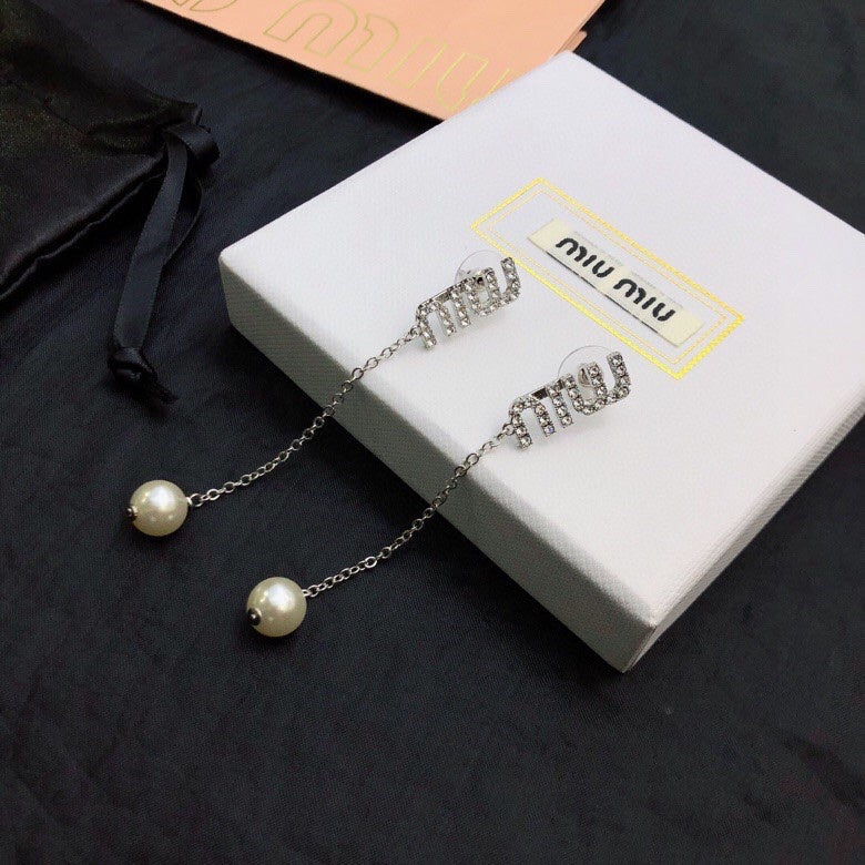 MIUMIU 26S CRYSTAL LOGO CHAIN DROP PEARL EARRINGS IN SILVER TONE METAL 630842