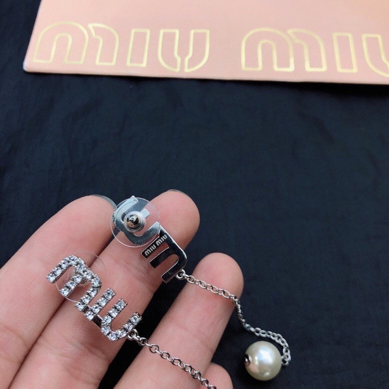MIUMIU 26S CRYSTAL LOGO CHAIN DROP PEARL EARRINGS IN SILVER TONE METAL 630842