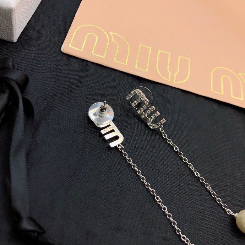 MIUMIU 26S CRYSTAL LOGO CHAIN DROP PEARL EARRINGS IN SILVER TONE METAL 630842