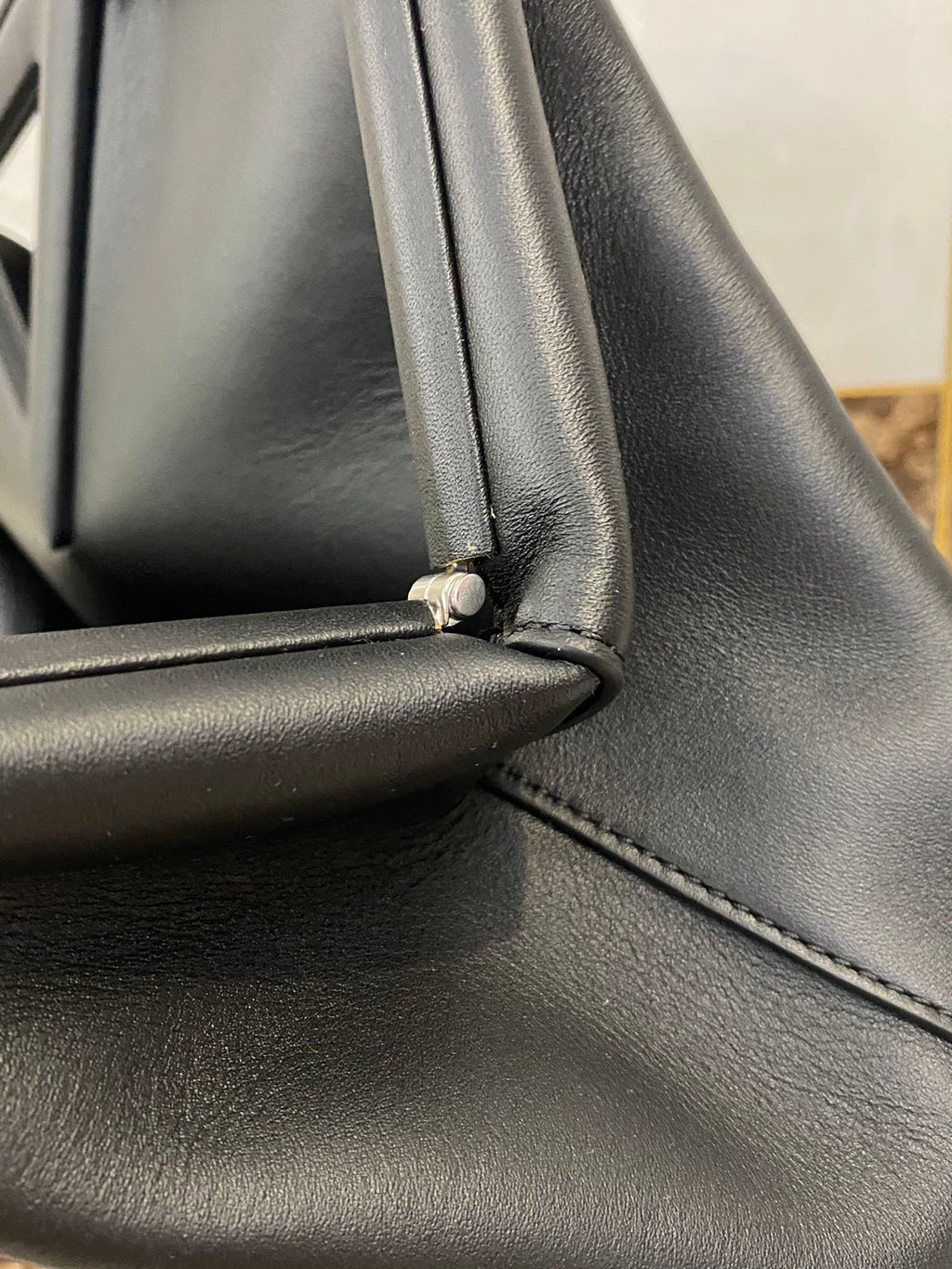 TRIANGLE HANDLE BAG 31 IN BLACK LAMBSKIN