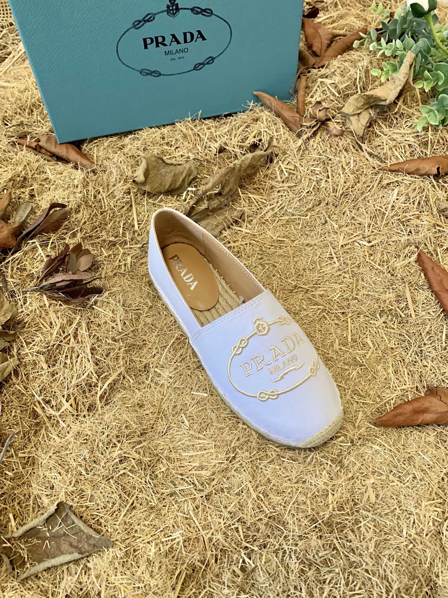 PRADA 26S ESPADRILLE FLATS IN WHITE CANVAS EMBROIDERED LOGO