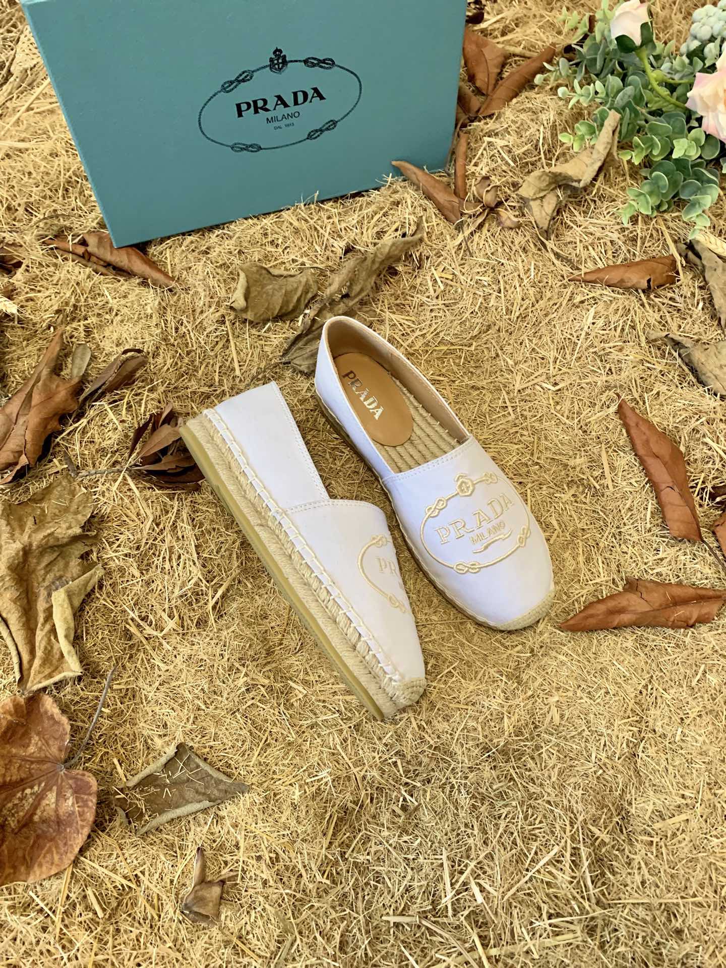 PRADA 26S ESPADRILLE FLATS IN WHITE CANVAS EMBROIDERED LOGO