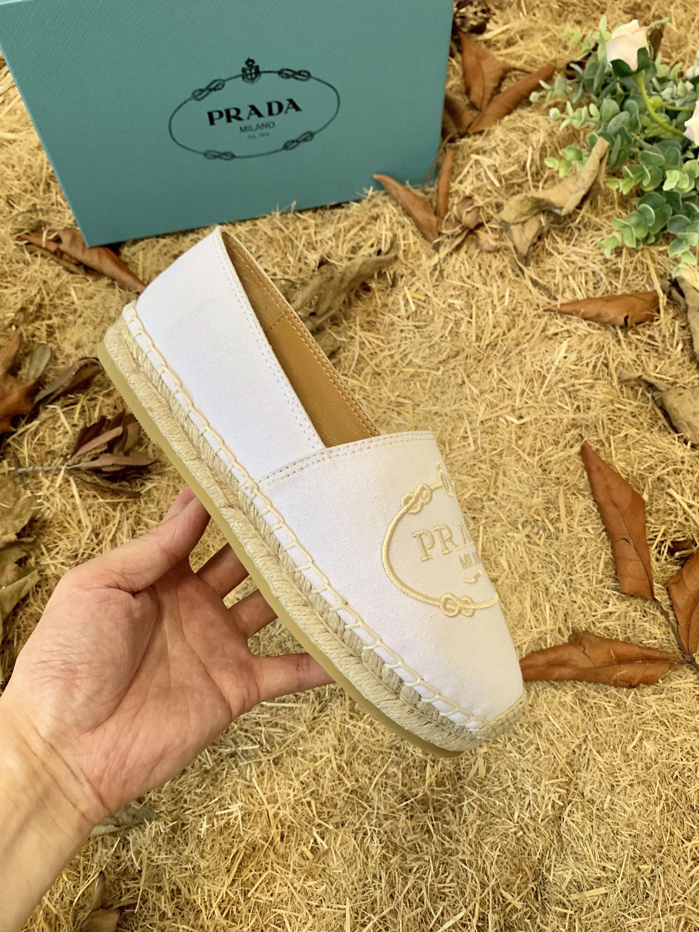 PRADA 26S ESPADRILLE FLATS IN WHITE CANVAS EMBROIDERED LOGO