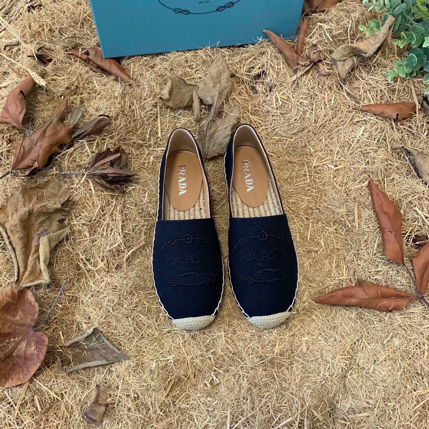 PRADA 26S ESPADRILLE FLATS IN BLACK CANVAS EMBROIDERED LOGO