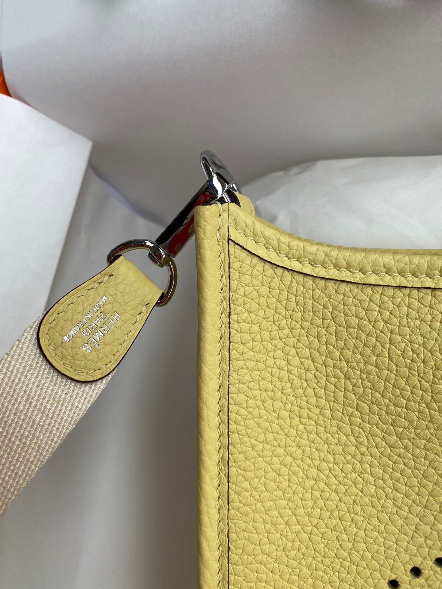 HM 25S EVELYNE 17 CM IN YELLOW COWHIDE AND BEIGE CANVAS WITH SILVER HARDWARE