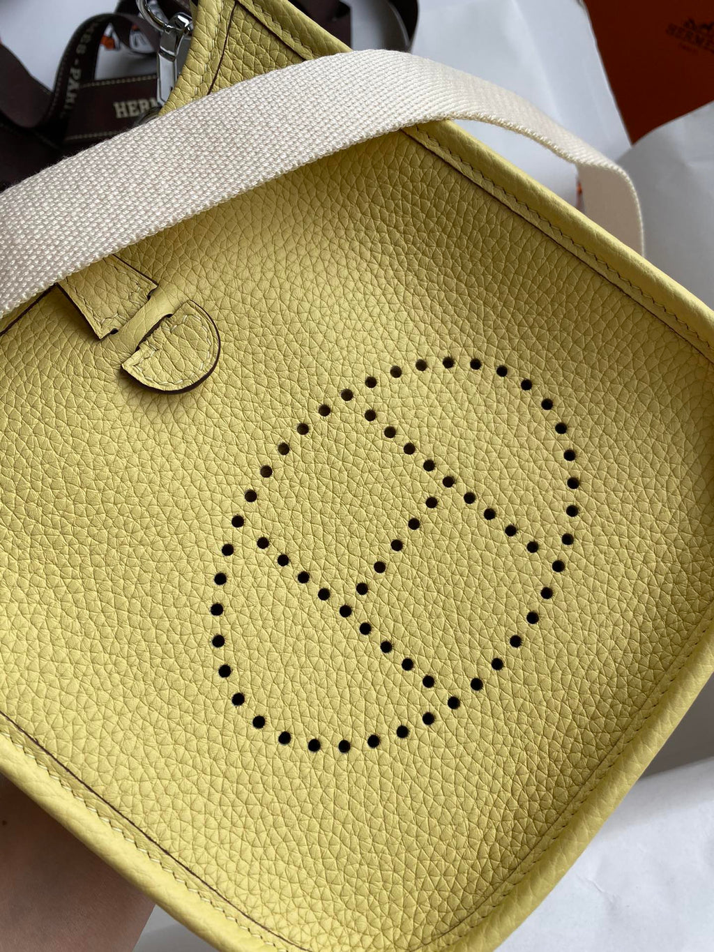 HM 25S EVELYNE 17 CM IN YELLOW COWHIDE AND BEIGE CANVAS WITH SILVER HARDWARE