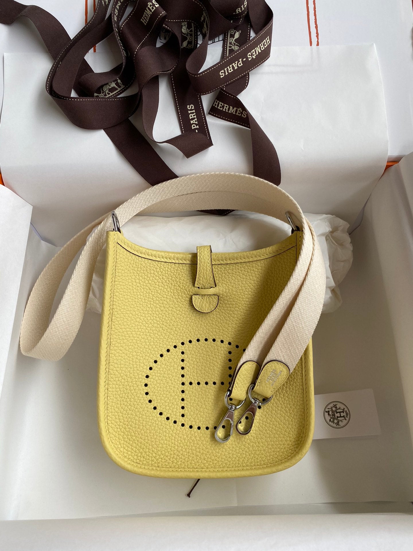 HM 25S EVELYNE 17 CM IN YELLOW COWHIDE AND BEIGE CANVAS WITH SILVER HARDWARE