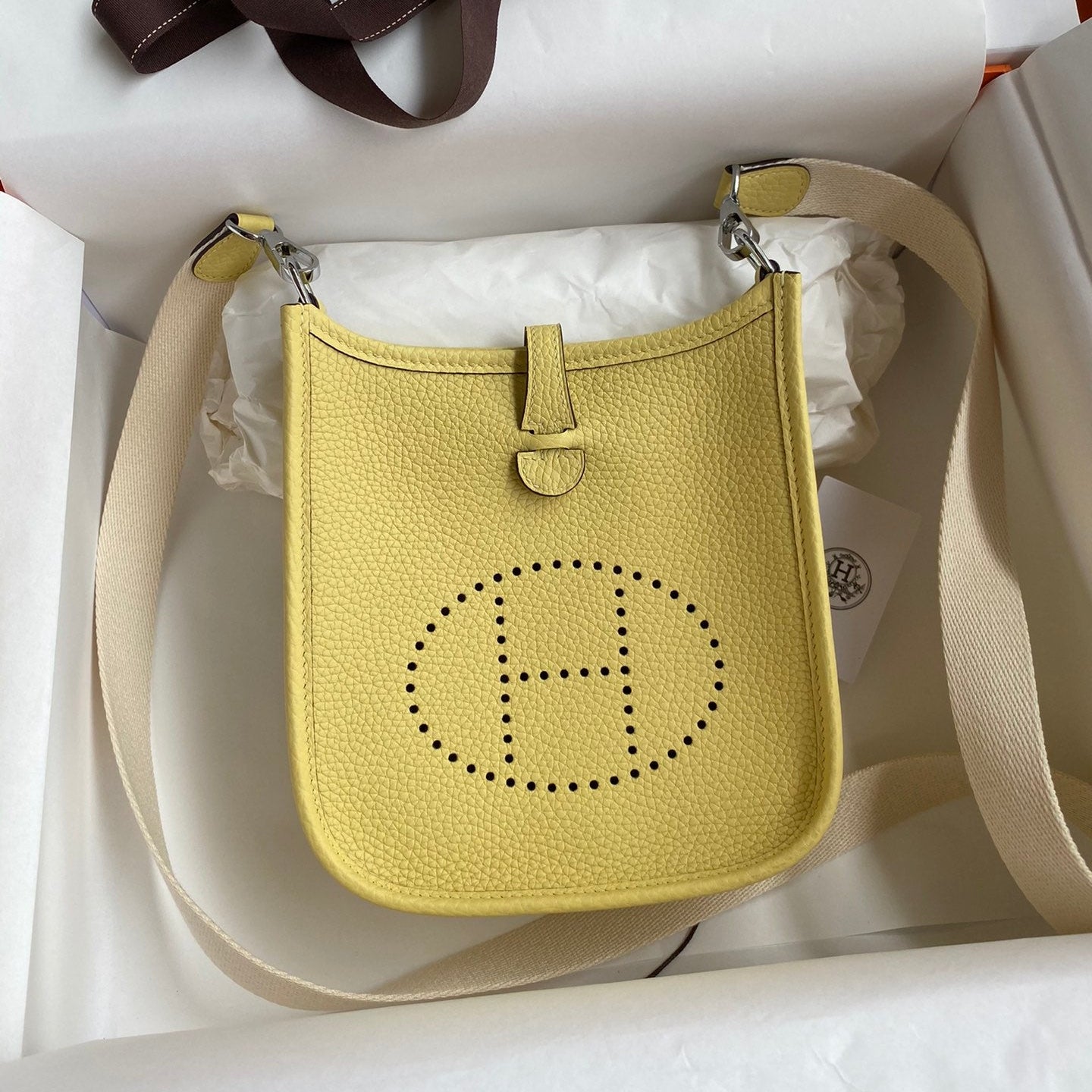 HM 25S EVELYNE 17 CM IN YELLOW COWHIDE AND BEIGE CANVAS WITH SILVER HARDWARE