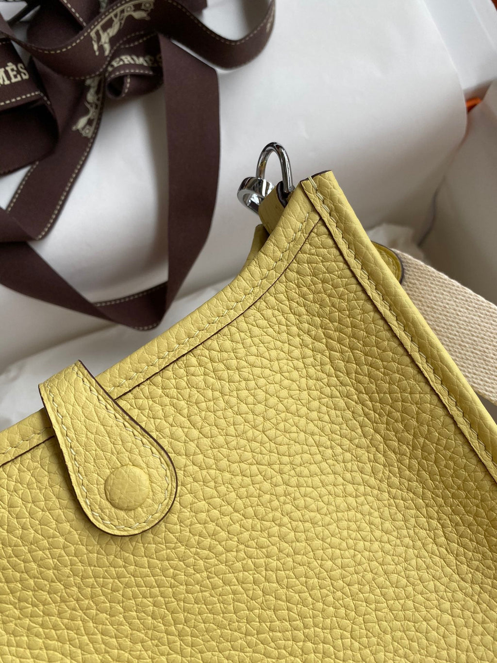 HM 25S EVELYNE 17 CM IN YELLOW COWHIDE AND BEIGE CANVAS WITH SILVER HARDWARE
