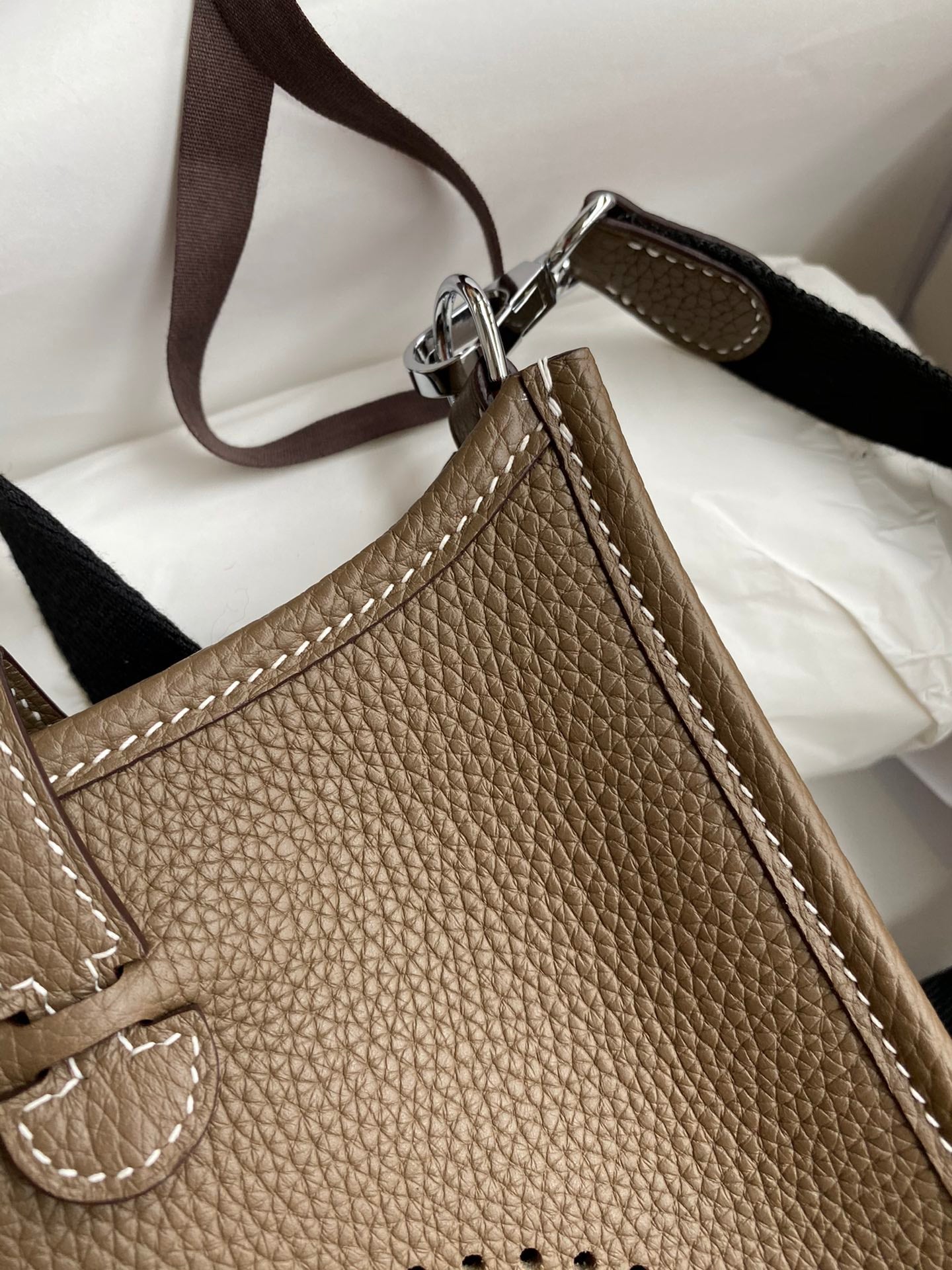 HM 25S EVELYNE 17 CM IN LIGHT EARTH BROWN COWHIDE AND BLACK CANVAS WITH SILVER HARDWARE