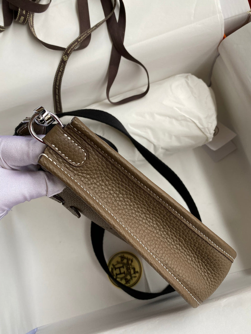 HM 25S EVELYNE 17 CM IN LIGHT EARTH BROWN COWHIDE AND BLACK CANVAS WITH SILVER HARDWARE