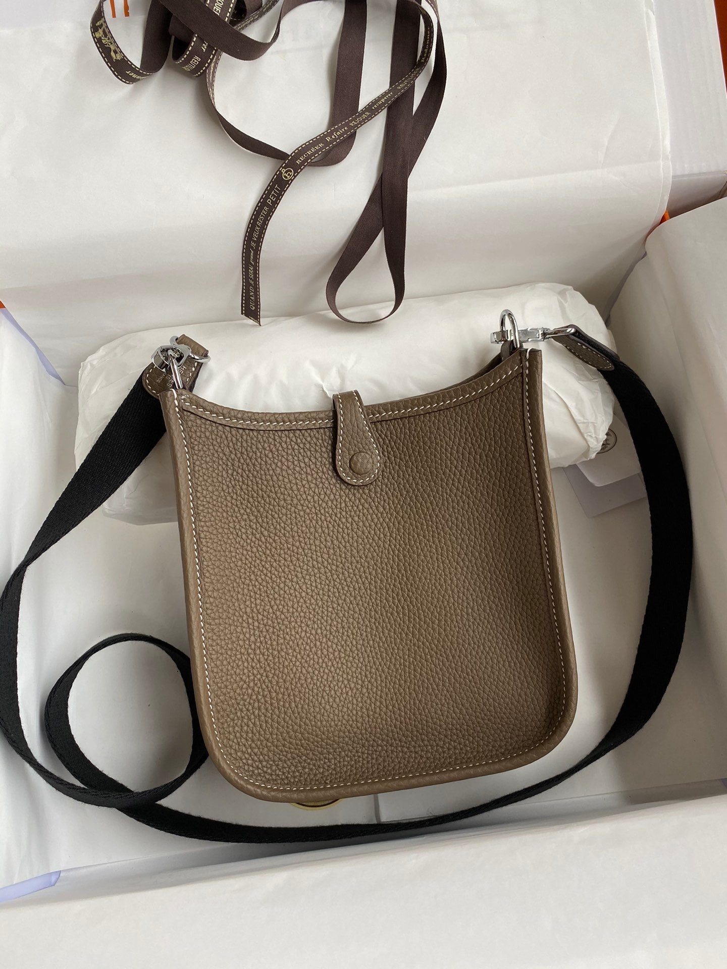 HM 25S EVELYNE 17 CM IN LIGHT EARTH BROWN COWHIDE AND BLACK CANVAS WITH SILVER HARDWARE