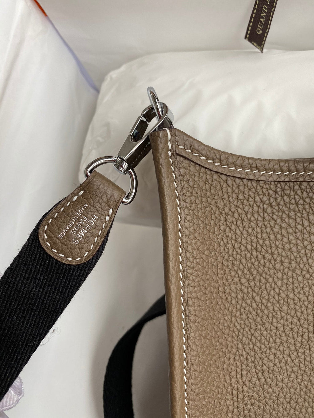 HM 25S EVELYNE 17 CM IN LIGHT EARTH BROWN COWHIDE AND BLACK CANVAS WITH SILVER HARDWARE