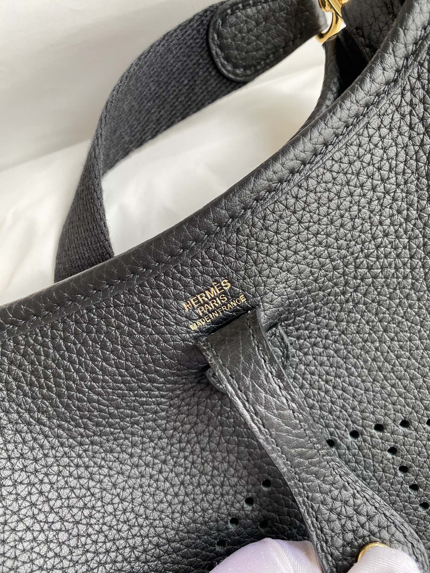 HM 25S EVELYNE 17 CM IN BLACK COWHIDE AND CANVAS WITH GOLD HARDWARE