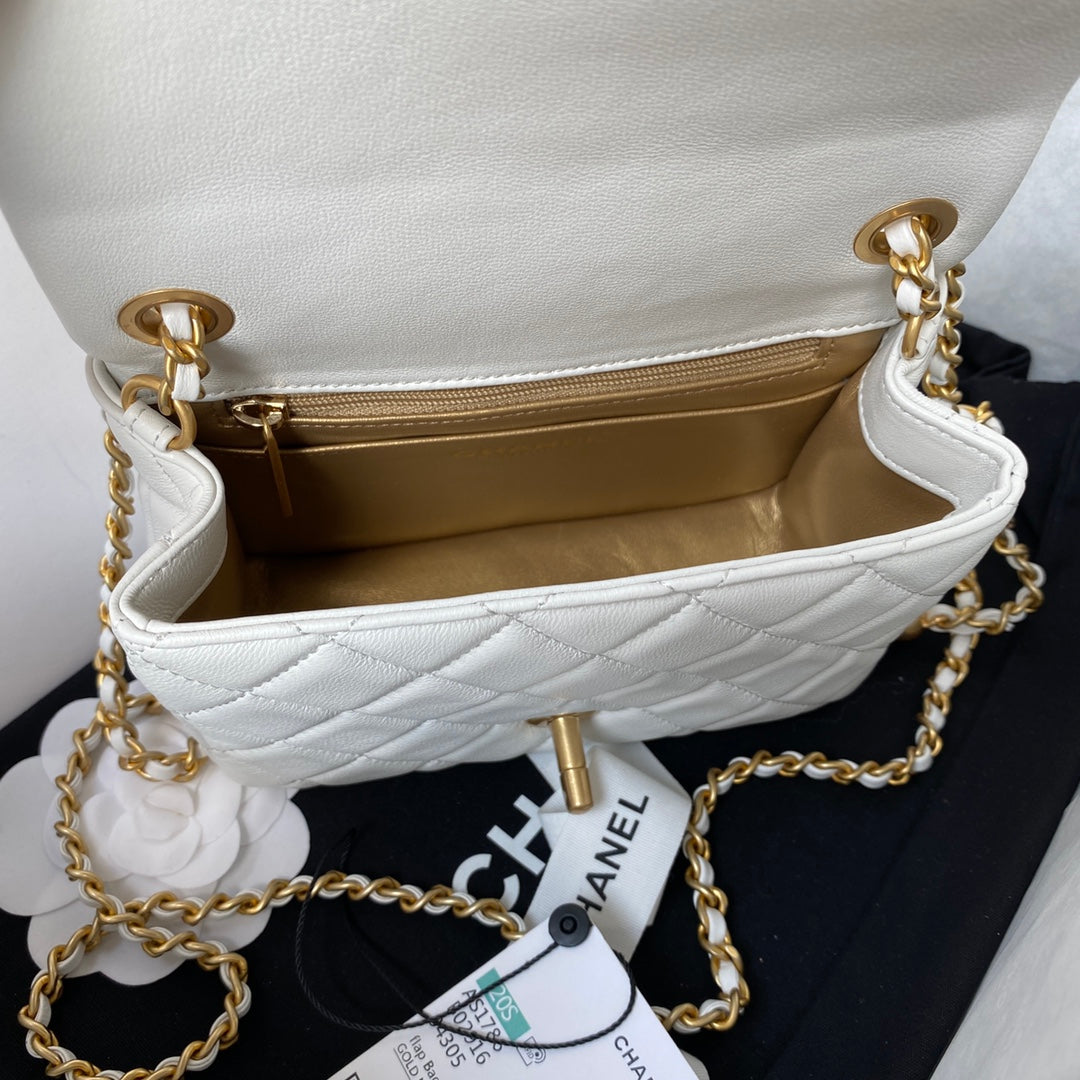 CHANEL 25S SMALL FLAP BAG 17 IN WHITE LAMBSKIN GOLD HARDWARE