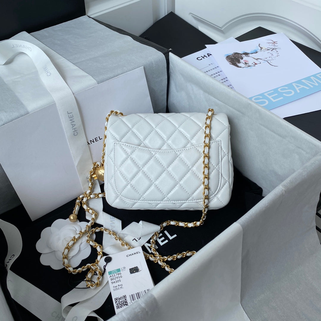 CHANEL 25S SMALL FLAP BAG 17 IN WHITE LAMBSKIN GOLD HARDWARE