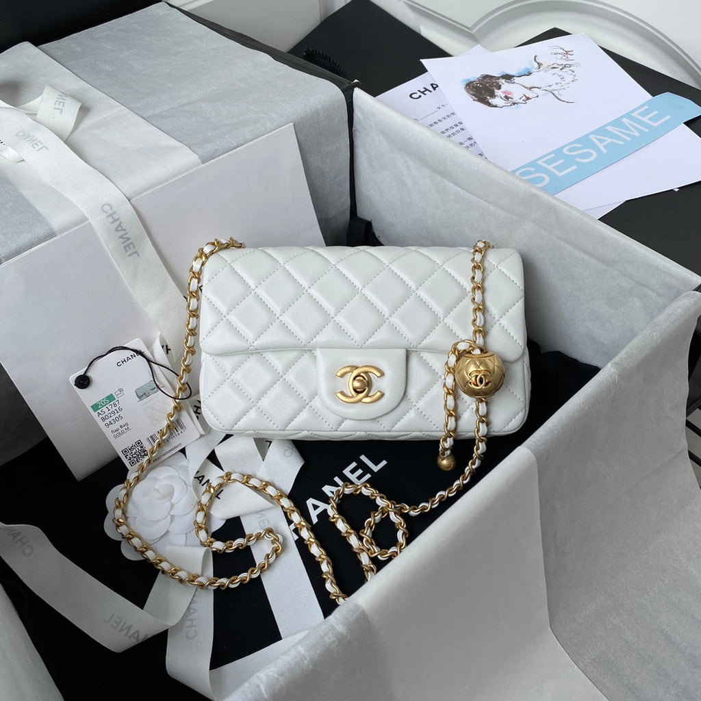CHANEL 25S FLAP BAG 20 IN WHITE LAMBSKIN GOLD HARDWARE
