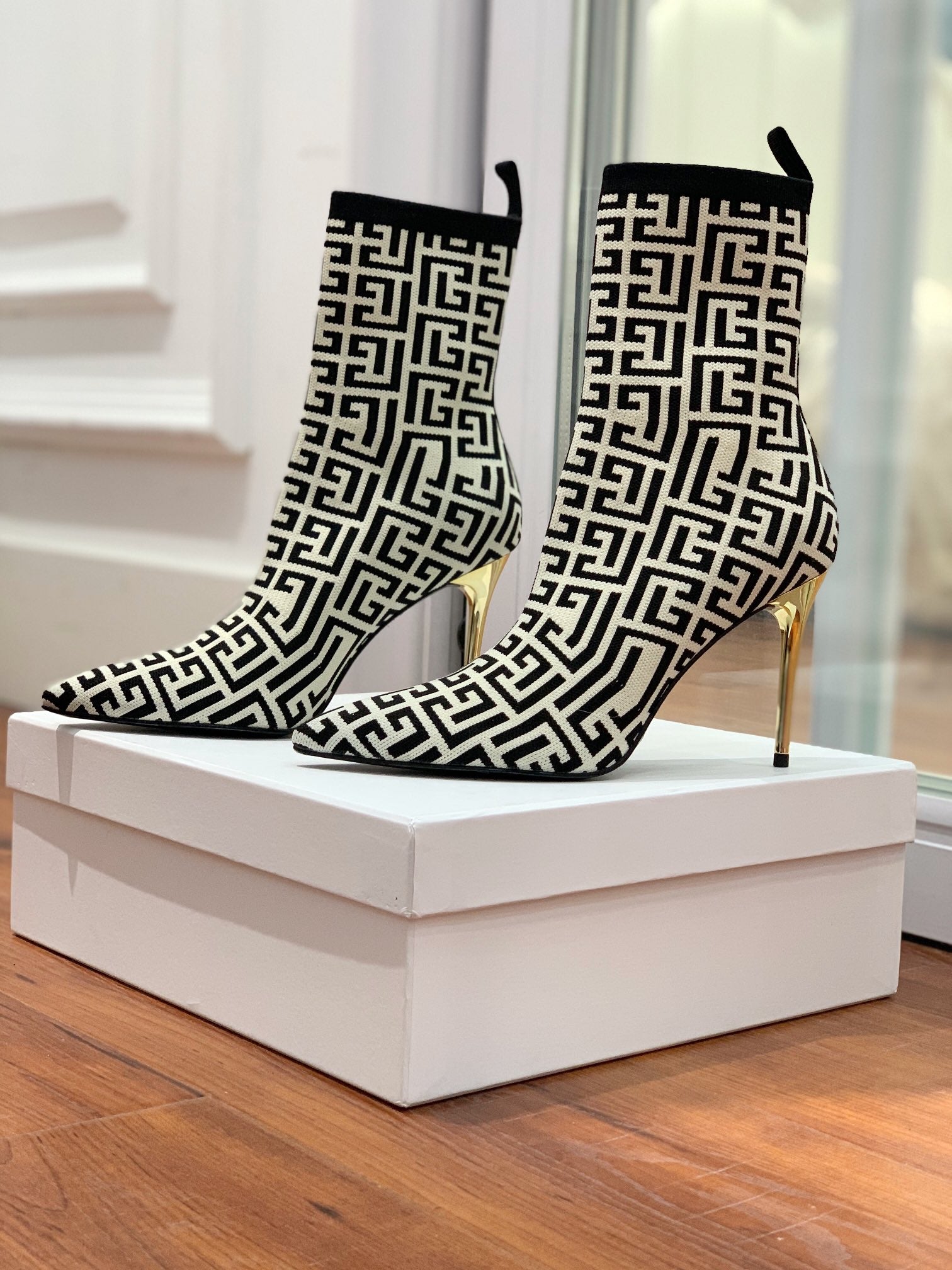 BALMAIN 26S BOOTS 105 MM IN BLACK AND LIGHT BEIGE FLYKNIT STYLE 9