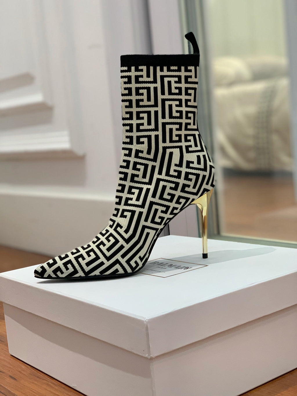 BALMAIN 26S BOOTS 105 MM IN BLACK AND LIGHT BEIGE FLYKNIT STYLE 9