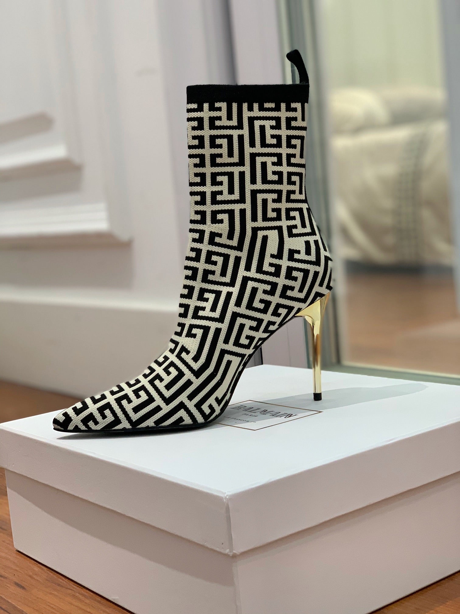 BALMAIN 26S BOOTS 105 MM IN BLACK AND LIGHT BEIGE FLYKNIT STYLE 9