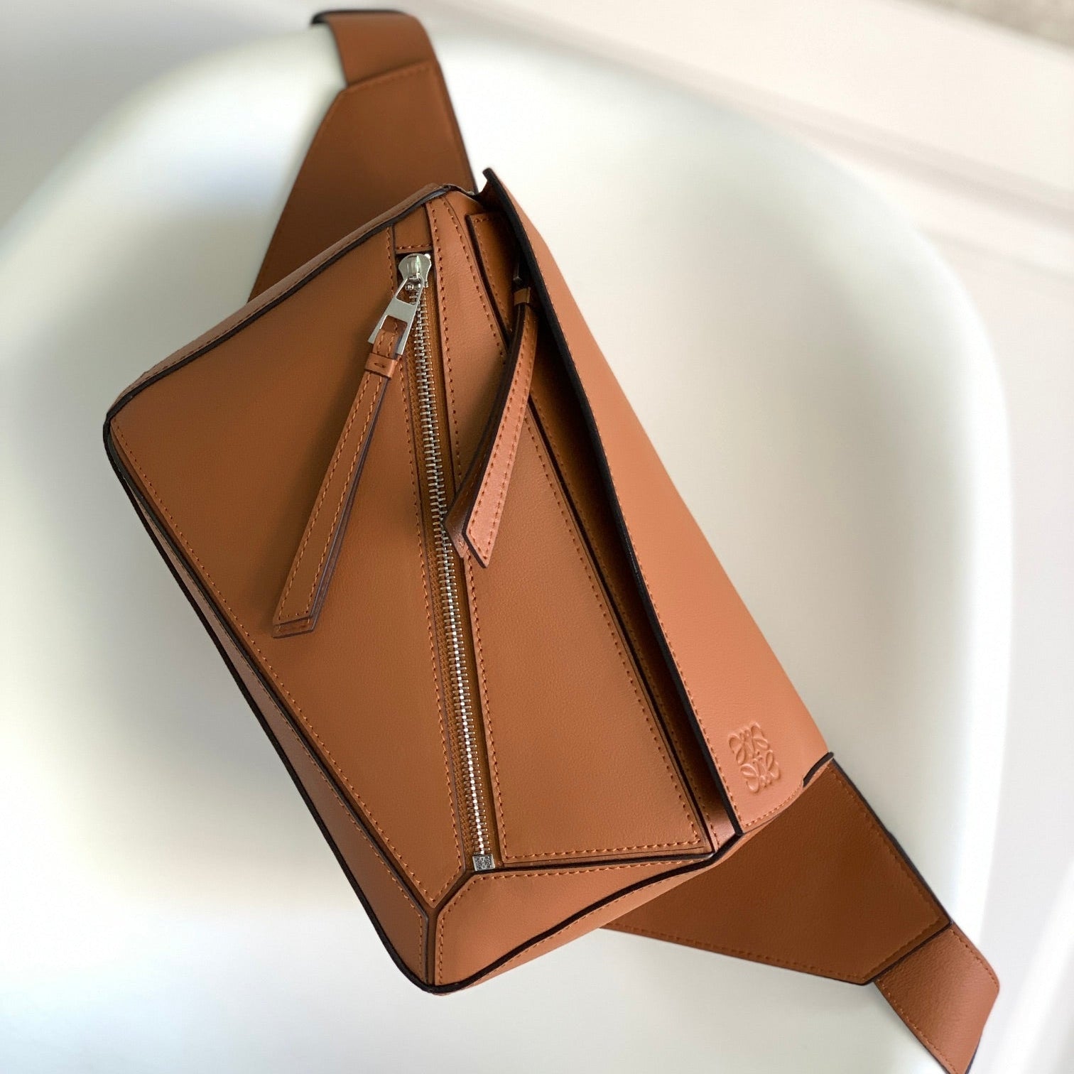 LOEWE 26S PUZZLE EDGE MEDIUM BAG 24 IN ORANGE CALFSKIN