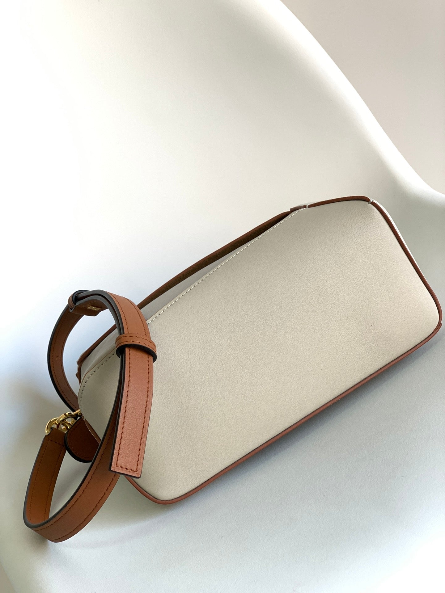 LOEWE 26S PUZZLE EDGE BAG 24 IN LIGHT TAUPE CALFSKIN