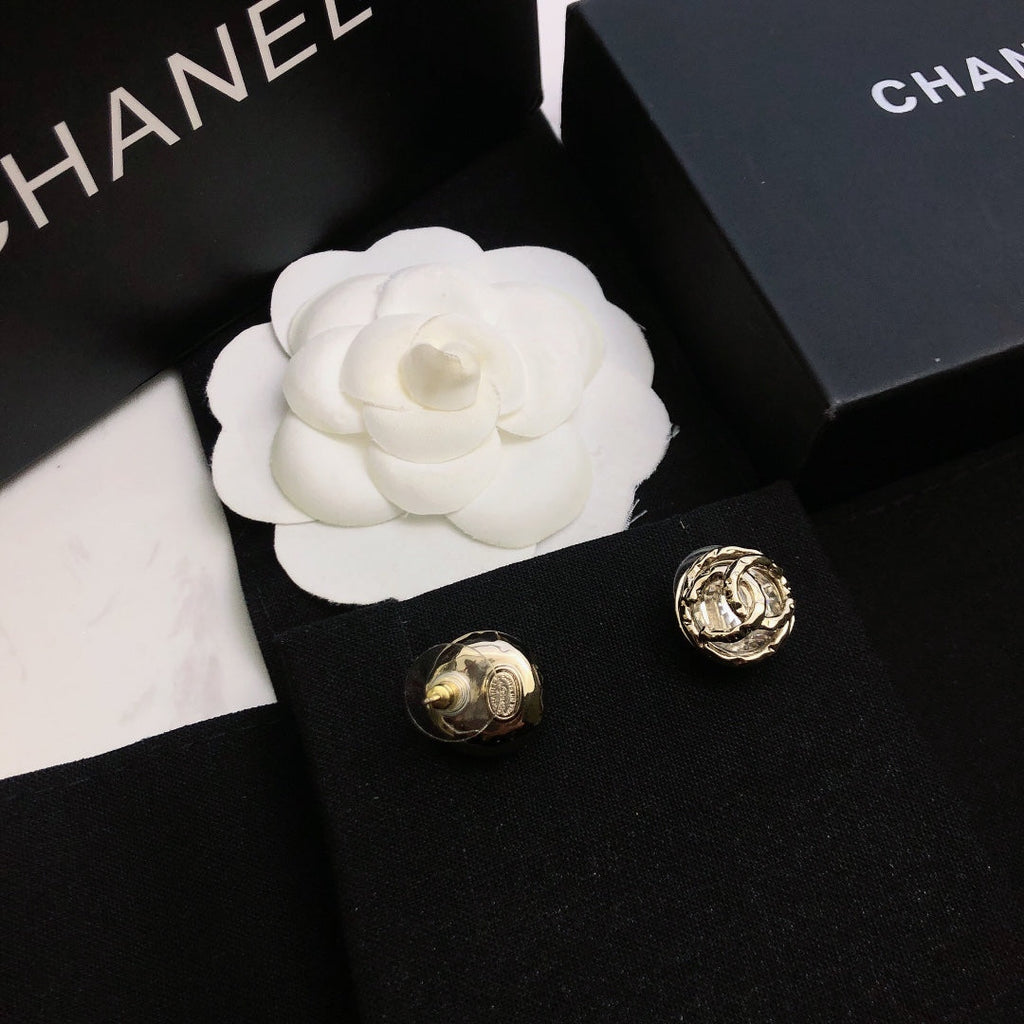 CHANEL 26S DOUBLE C LOGO CRYSTAL CABOCHON STUD EARRINGS IN GOLD METAL 633328