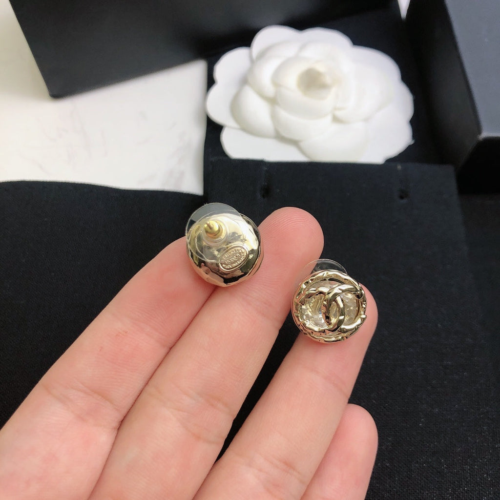 CHANEL 26S DOUBLE C LOGO CRYSTAL CABOCHON STUD EARRINGS IN GOLD METAL 633328