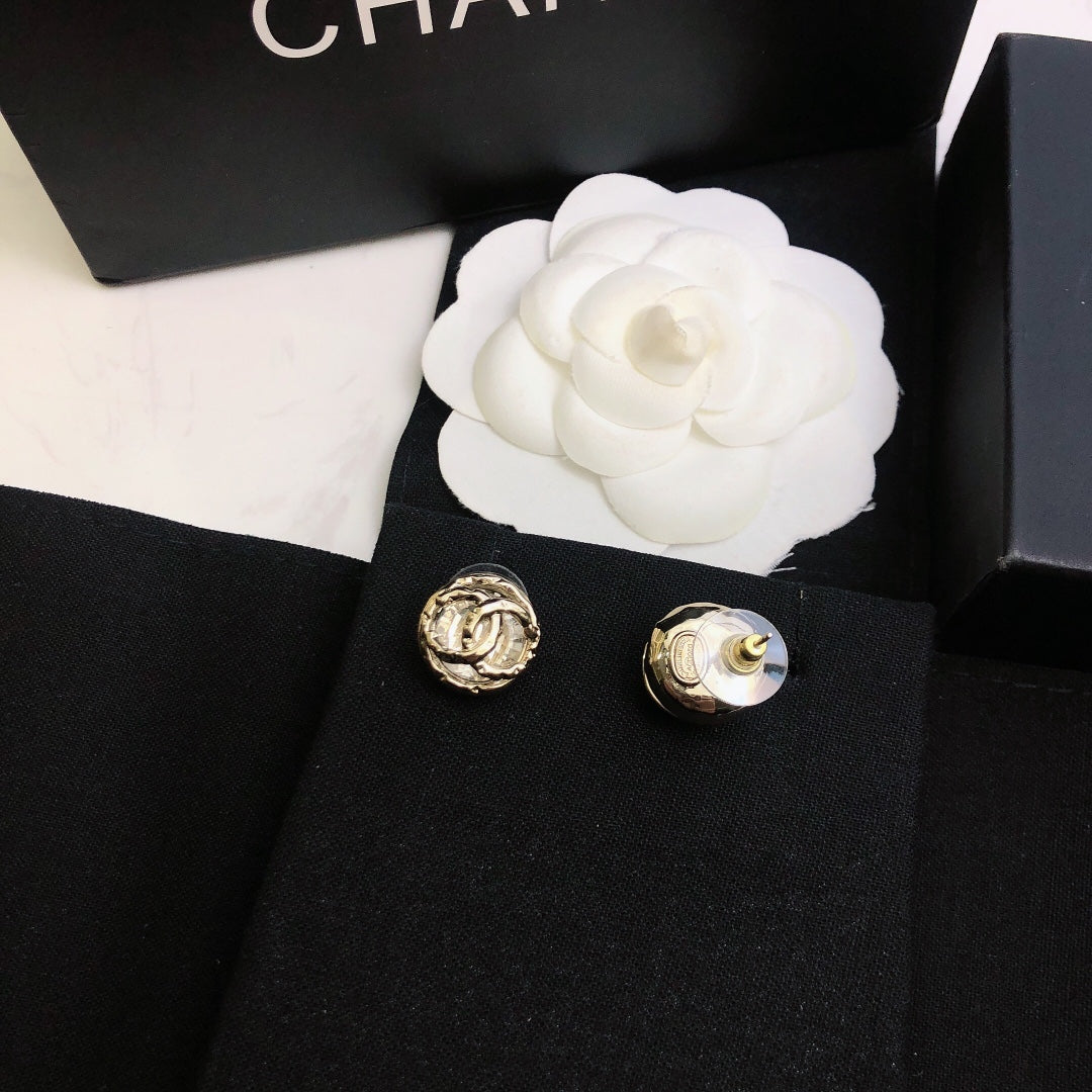 CHANEL 26S DOUBLE C LOGO CRYSTAL CABOCHON STUD EARRINGS IN GOLD METAL 633328