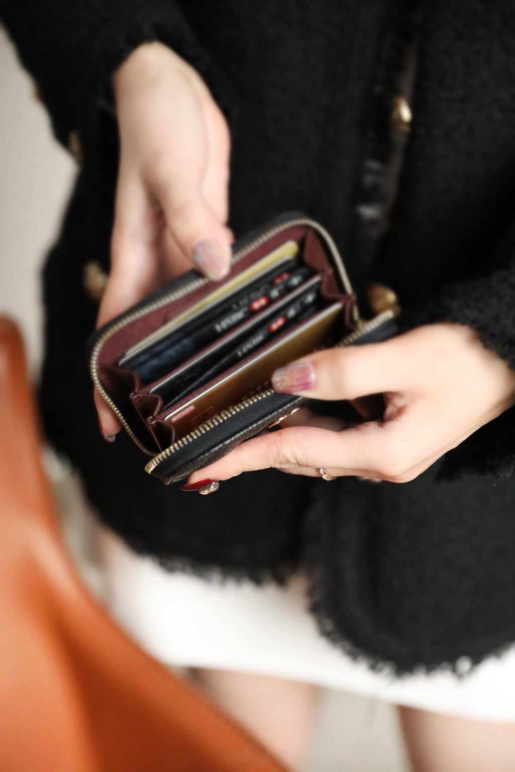 CC ZIPPED COIN BASIC PURSE 11 BLACK CALFSKIN WITH GOLD ICON