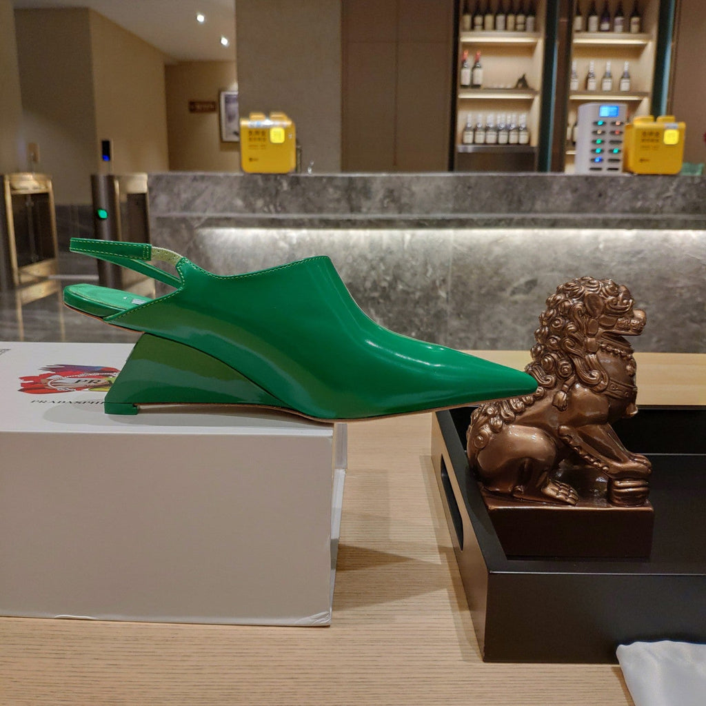 PRADA 26S SLINGBACK KITTEN HEELS IN EMERALD GREEN PATENT CALFSKIN