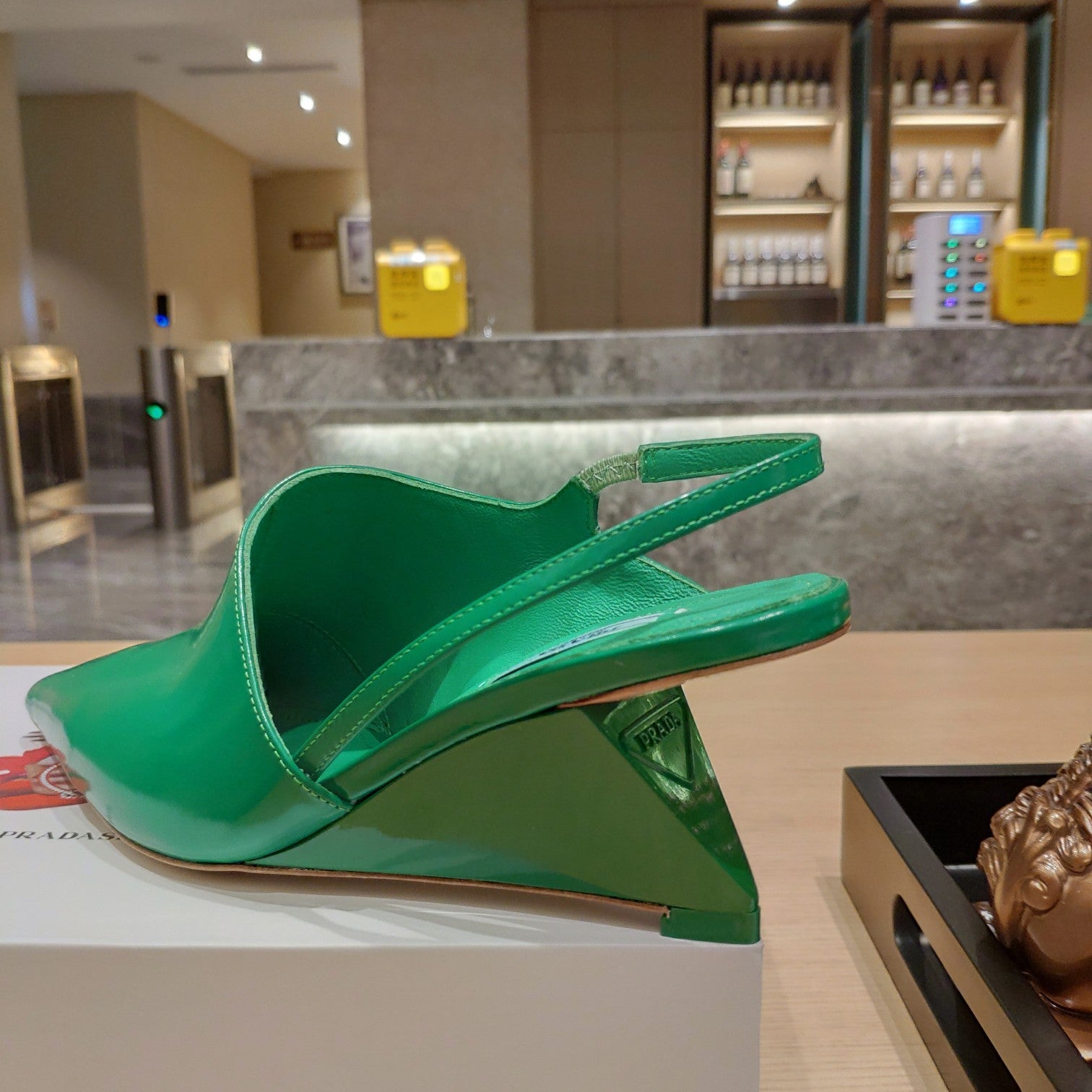 PRADA 26S SLINGBACK KITTEN HEELS IN EMERALD GREEN PATENT CALFSKIN
