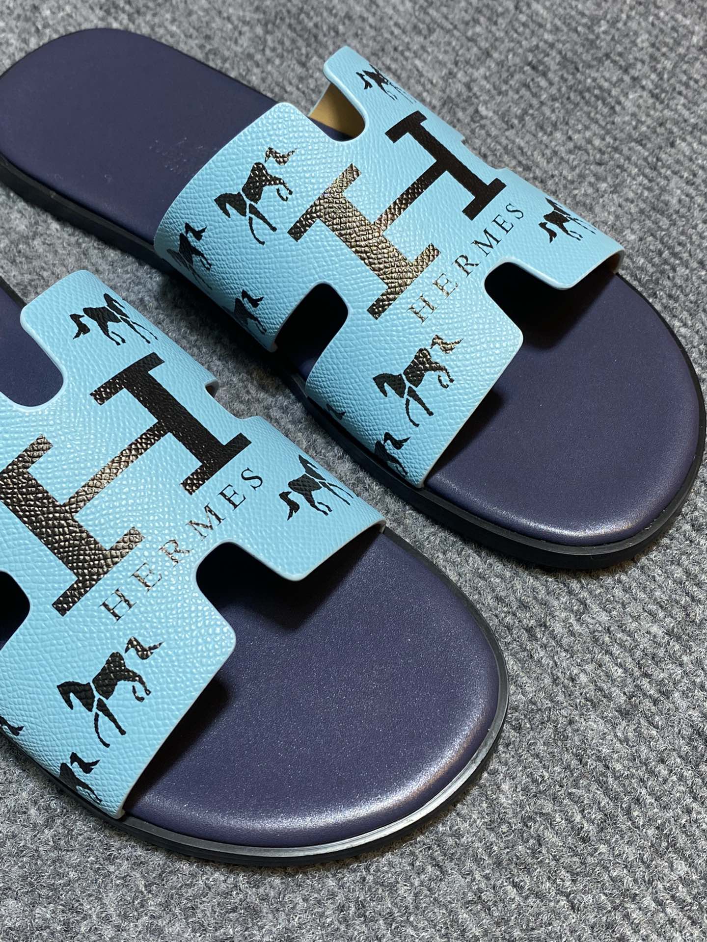 HM IZMIR SANDAL INDIGO AND SKY CALFSKIN WITH ICON
