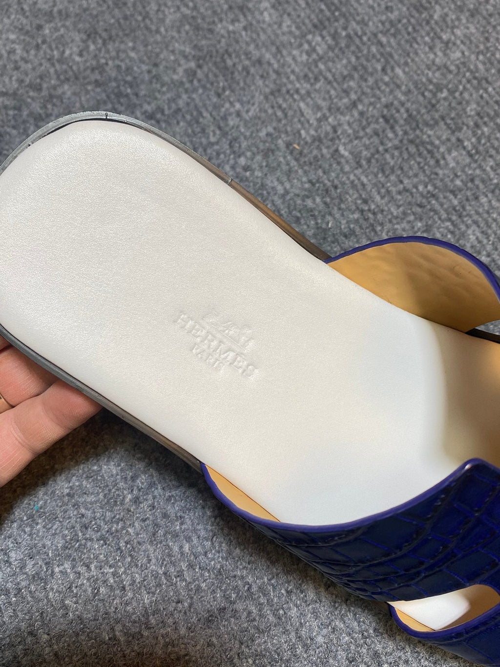 HM IZMIR CROCODILE MOTIF SANDAL NAVY AND WHITE CALFSKIN