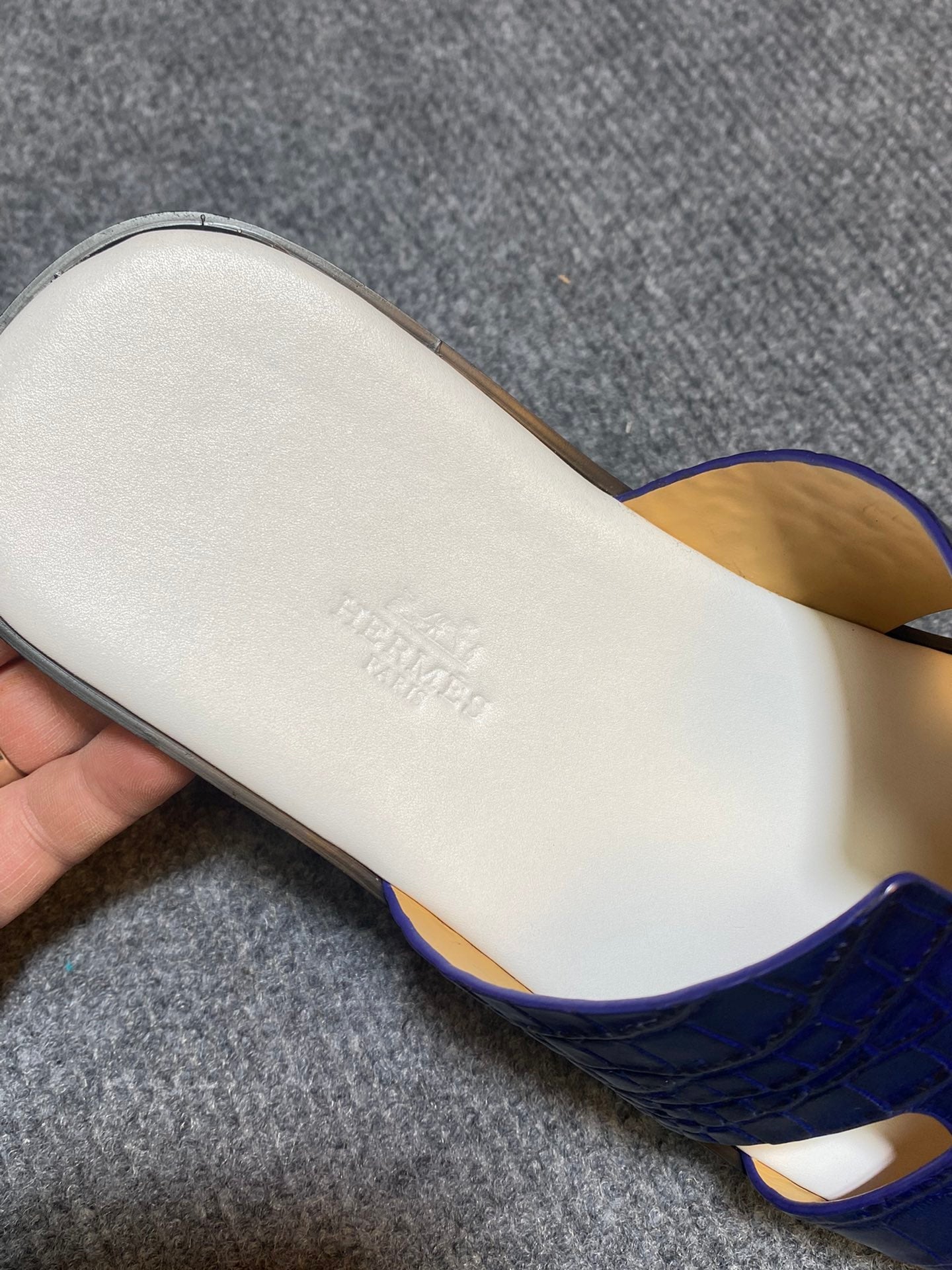 HM IZMIR CROCODILE MOTIF SANDAL NAVY AND WHITE CALFSKIN